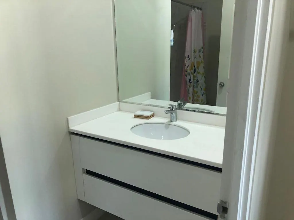 Lovely 2 Bedroom C̅ Netflix Across National Stadium キングストン アパート