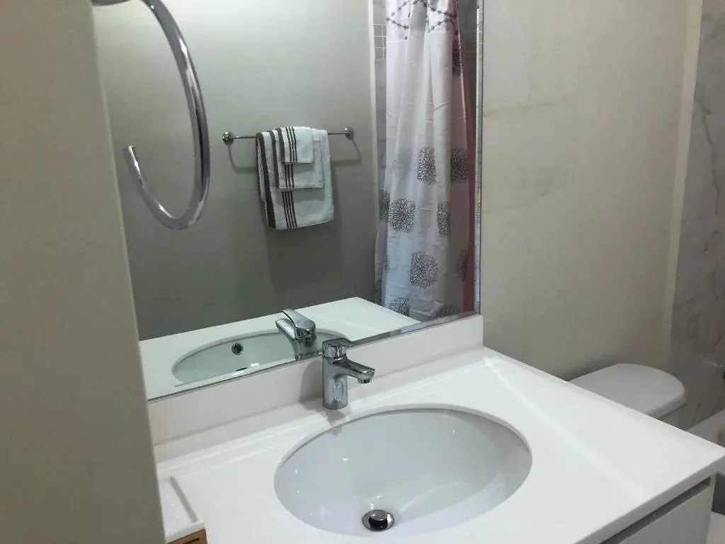 Lovely 2 Bedroom C̅ Netflix Across National Stadium キングストン 0*,  ジャマイカ