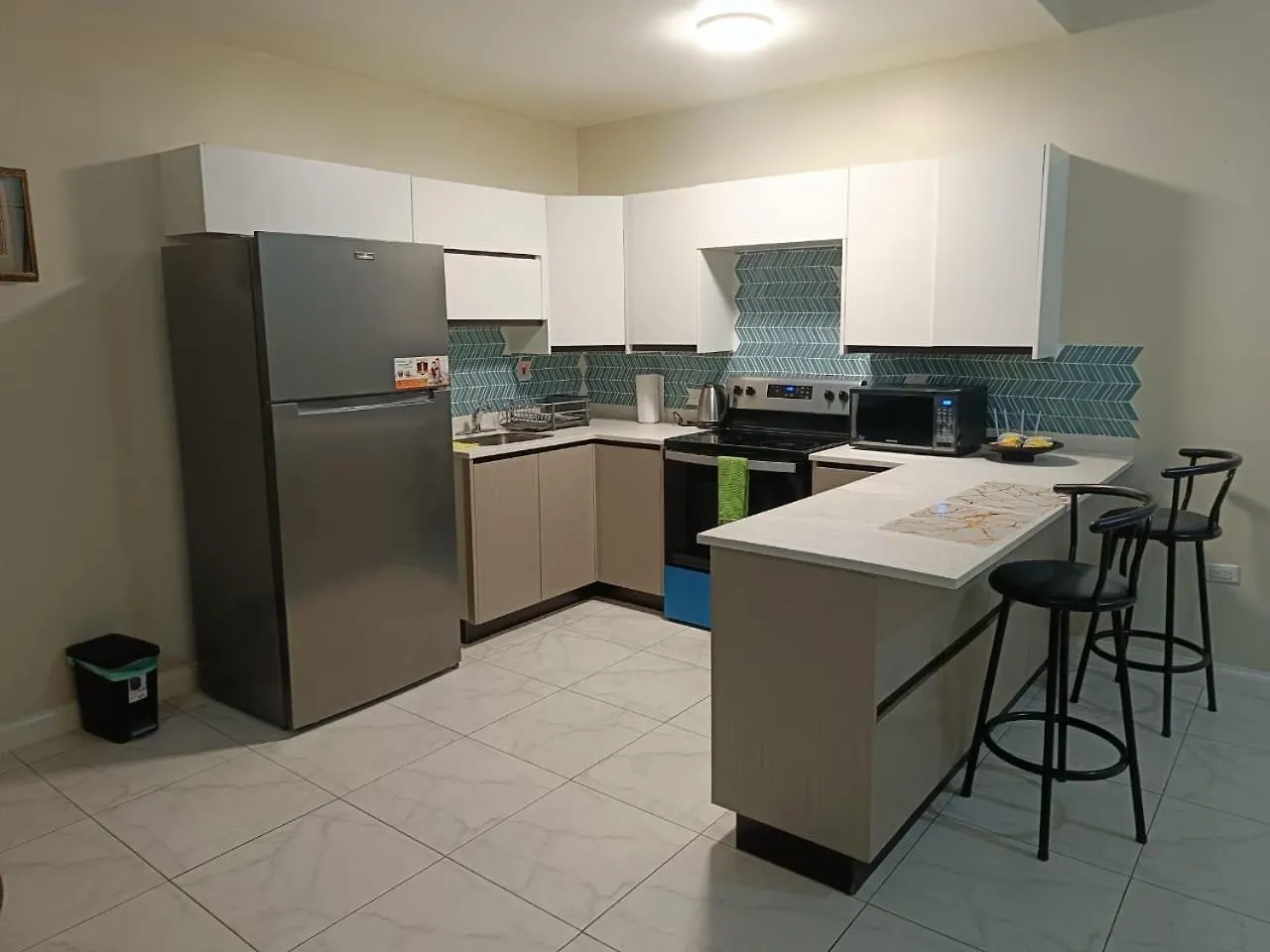 Lovely 2 Bedroom C̅ Netflix Across National Stadium Kingston Apartamento